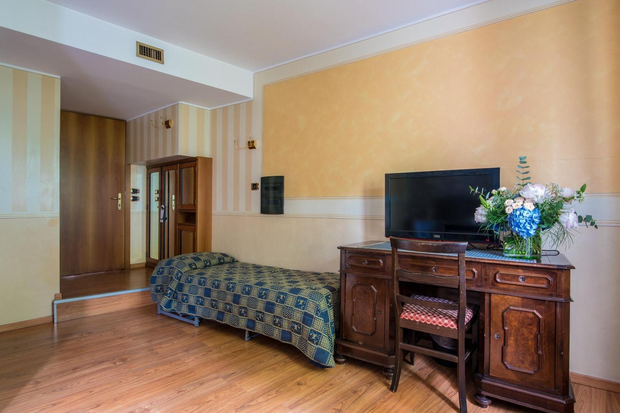Hotel Porta Del Sole Soiano Del Lago Bagian luar foto