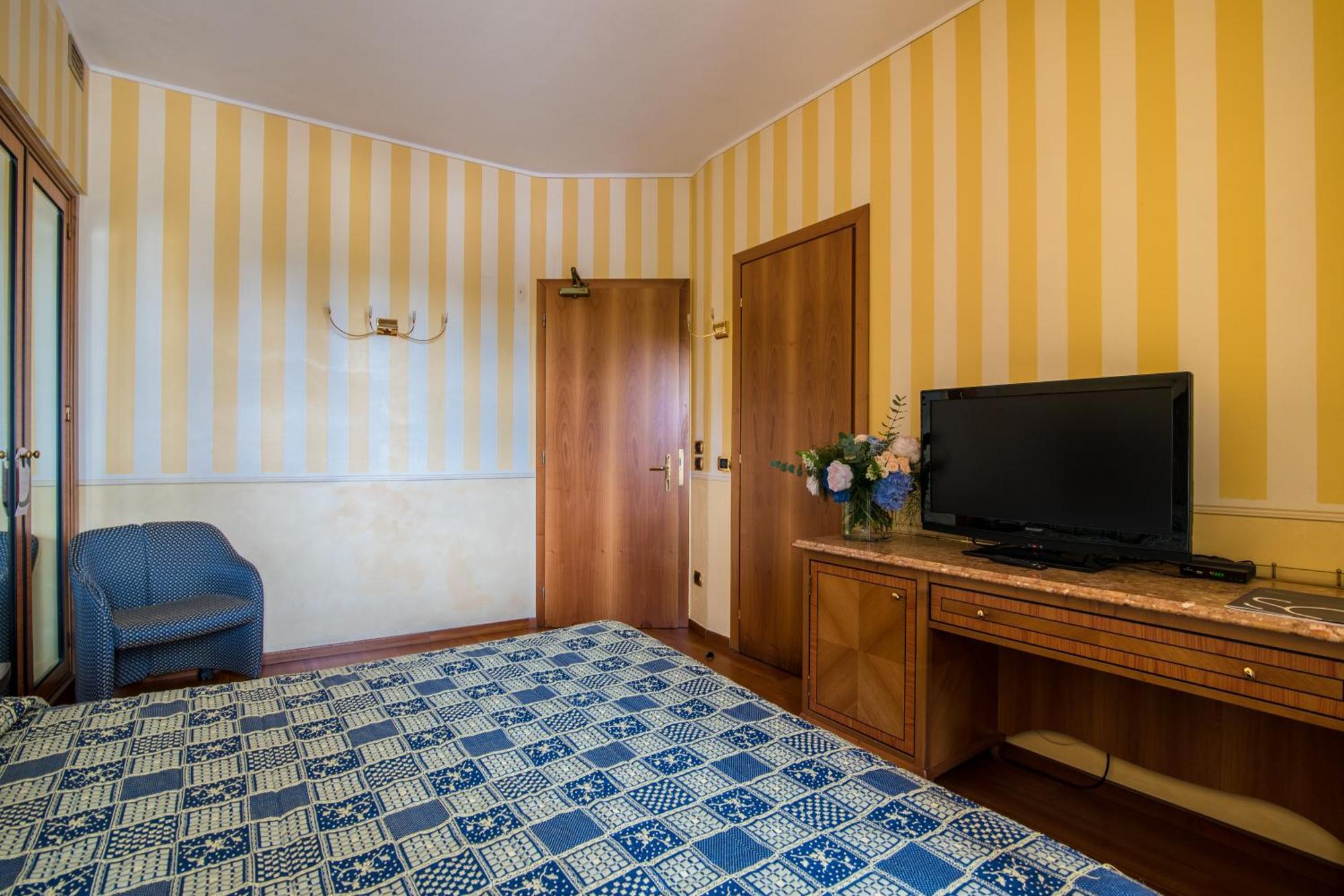 Hotel Porta Del Sole Soiano Del Lago Bagian luar foto