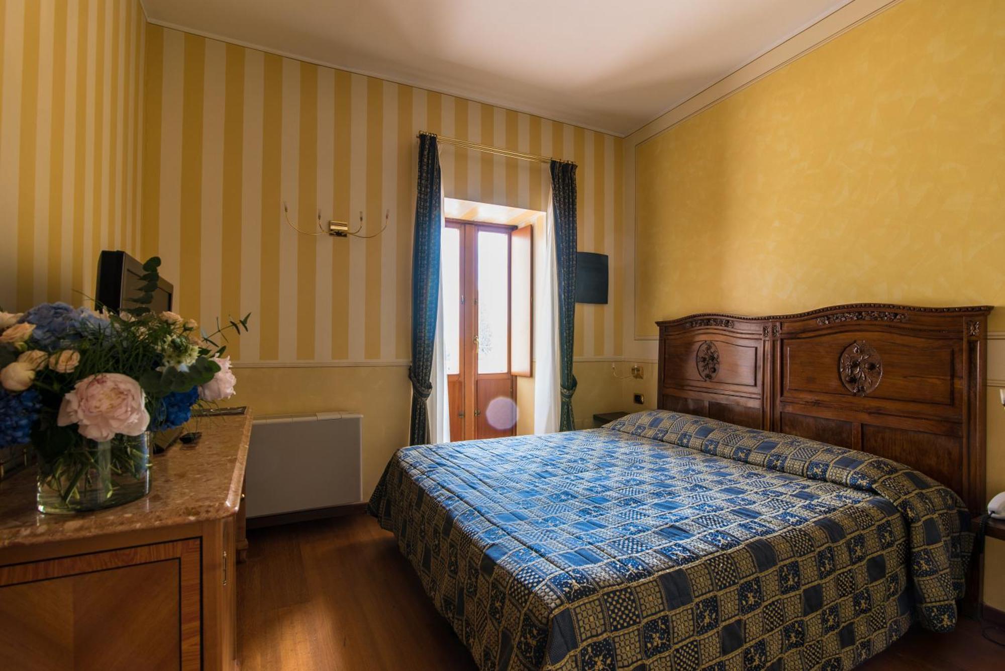 Hotel Porta Del Sole Soiano Del Lago Bagian luar foto