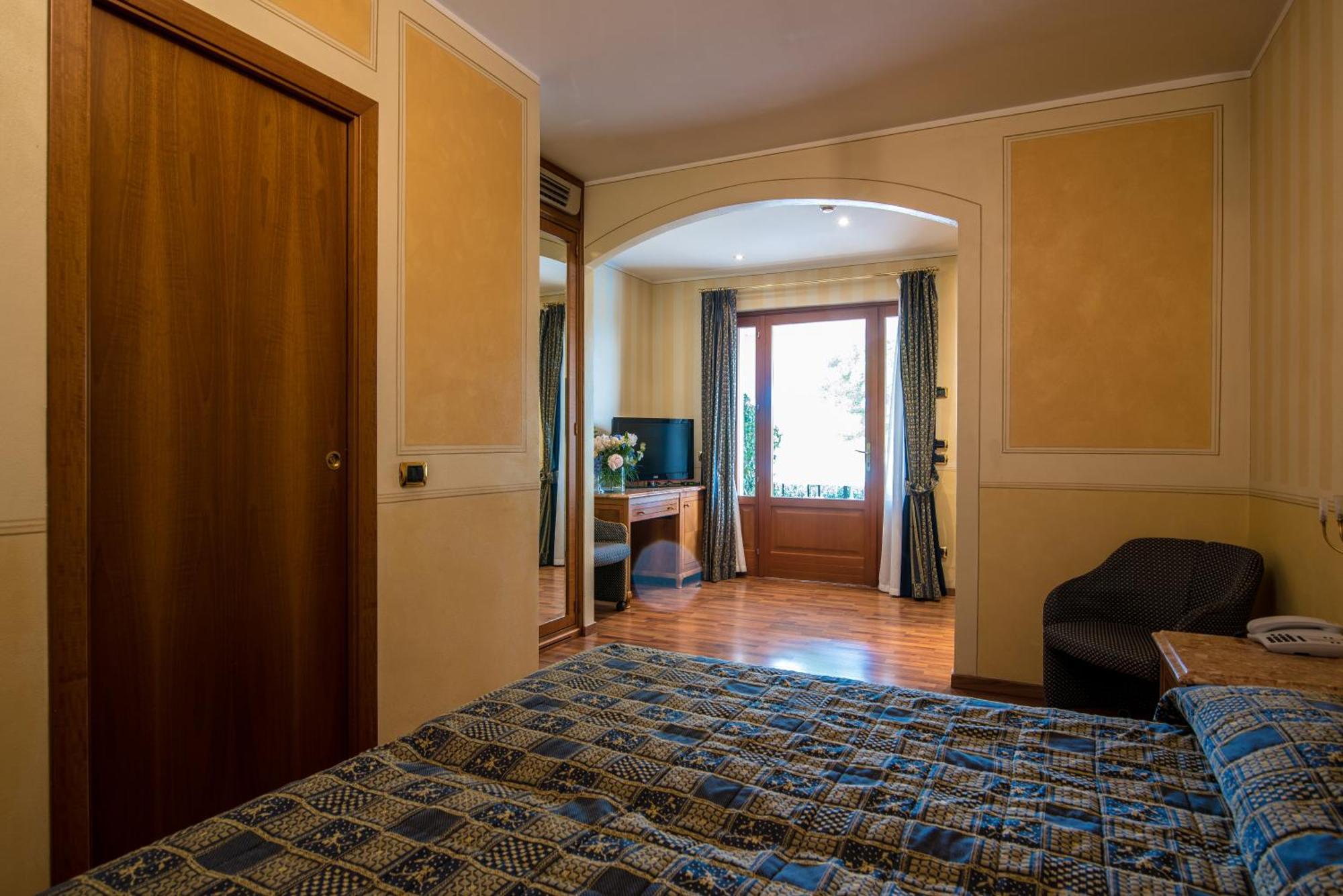 Hotel Porta Del Sole Soiano Del Lago Bagian luar foto