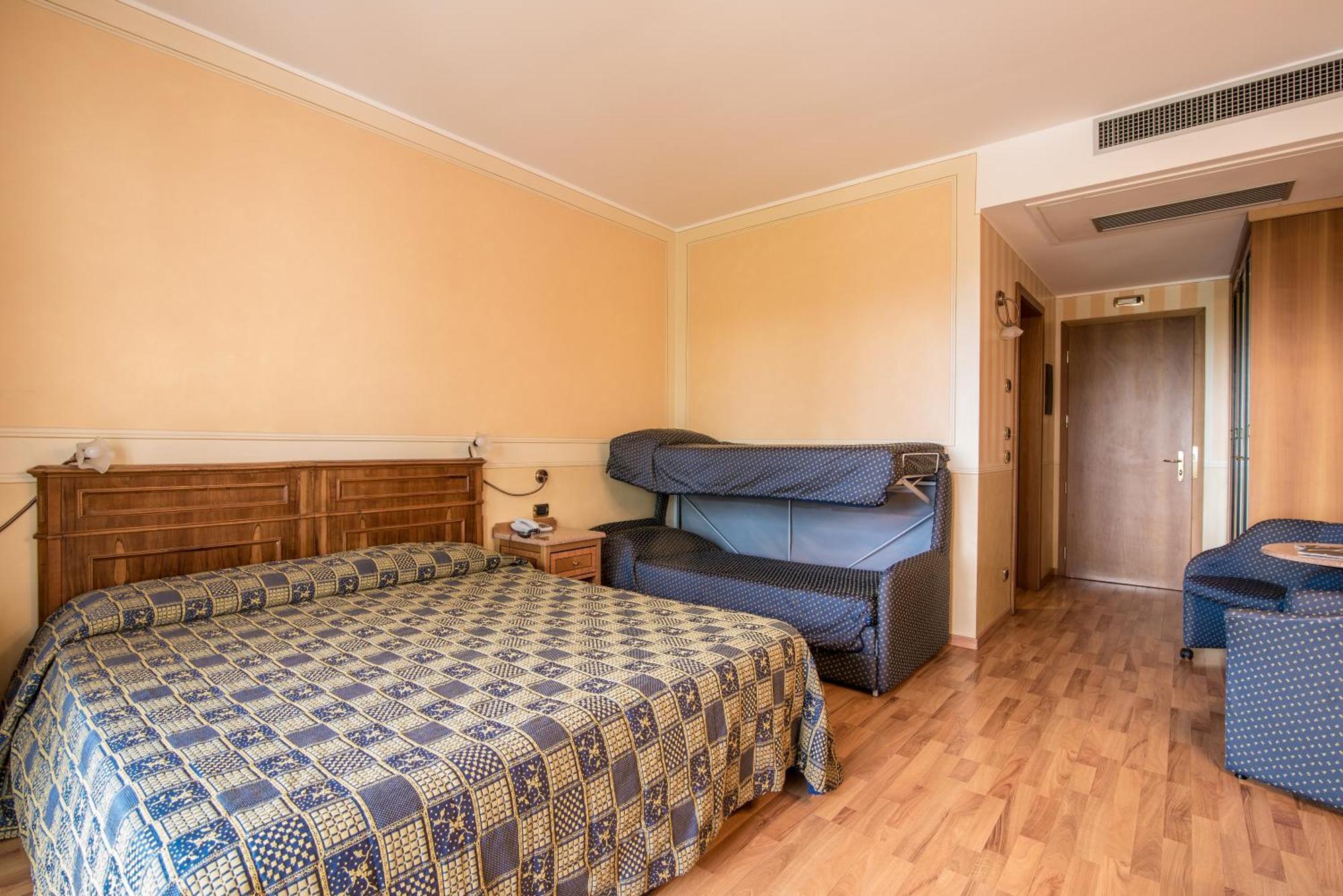 Hotel Porta Del Sole Soiano Del Lago Bagian luar foto