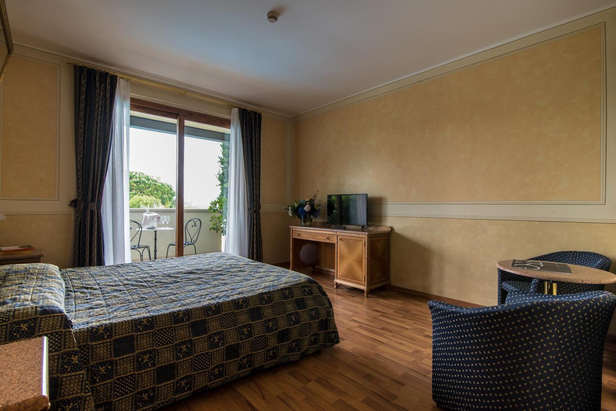Hotel Porta Del Sole Soiano Del Lago Bagian luar foto