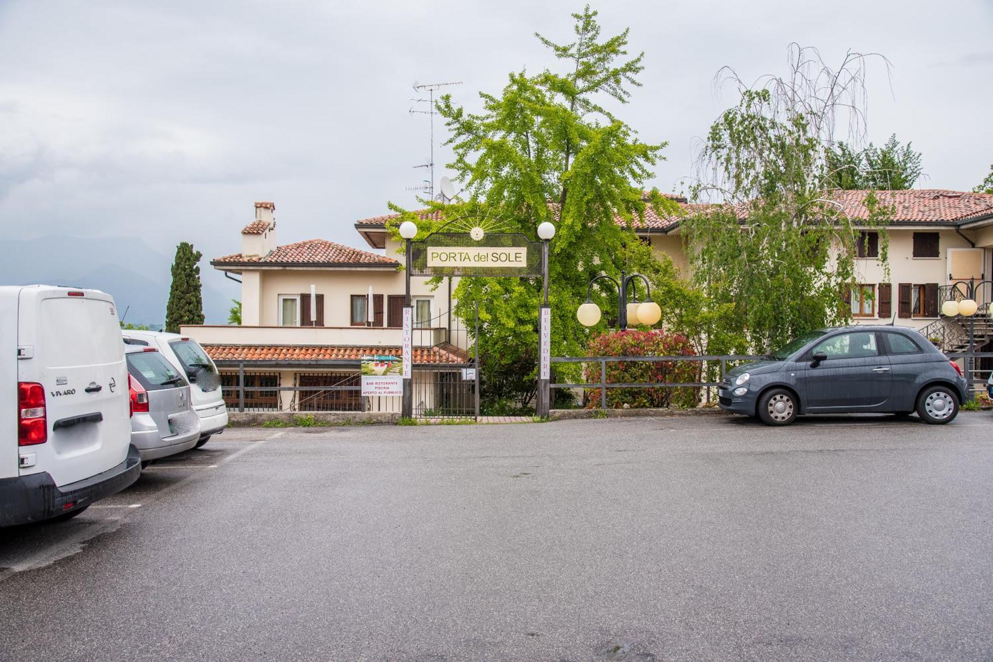 Hotel Porta Del Sole Soiano Del Lago Bagian luar foto