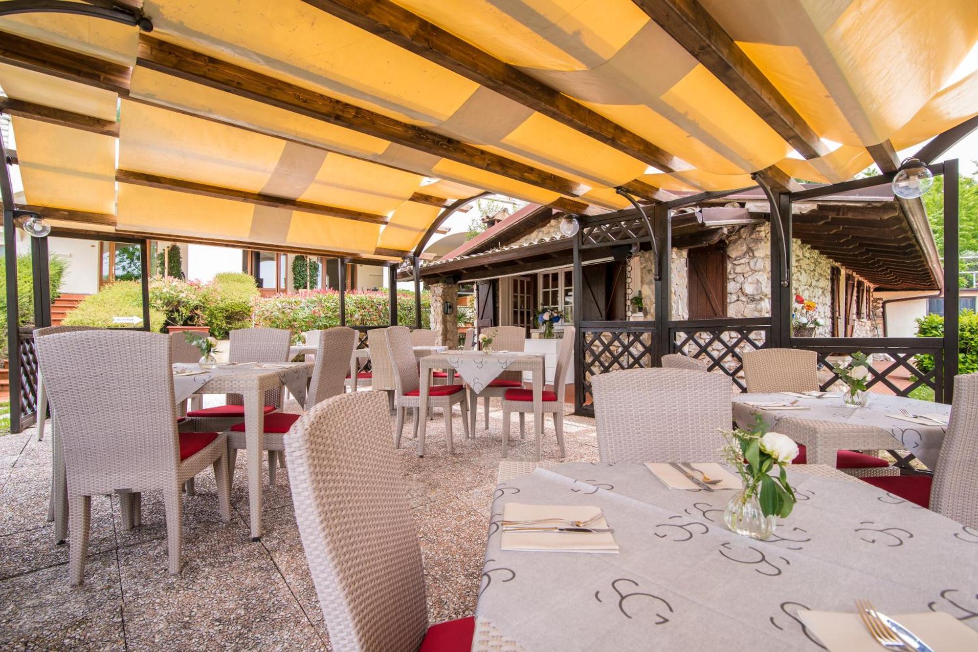 Hotel Porta Del Sole Soiano Del Lago Bagian luar foto