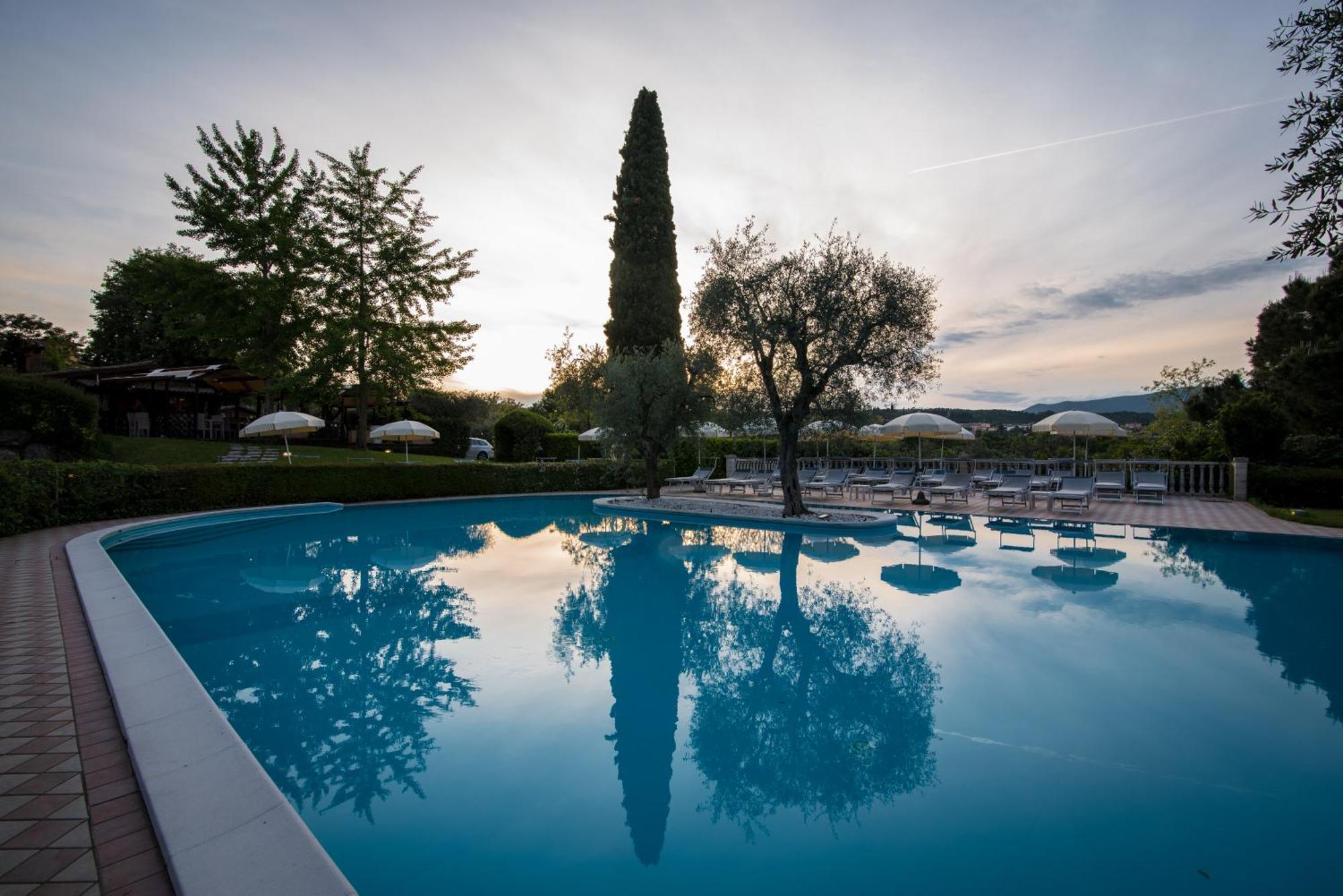 Hotel Porta Del Sole Soiano Del Lago Bagian luar foto