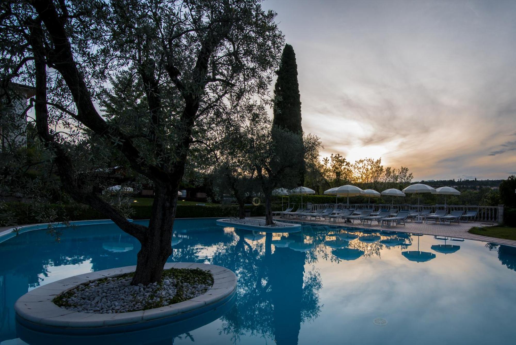 Hotel Porta Del Sole Soiano Del Lago Bagian luar foto
