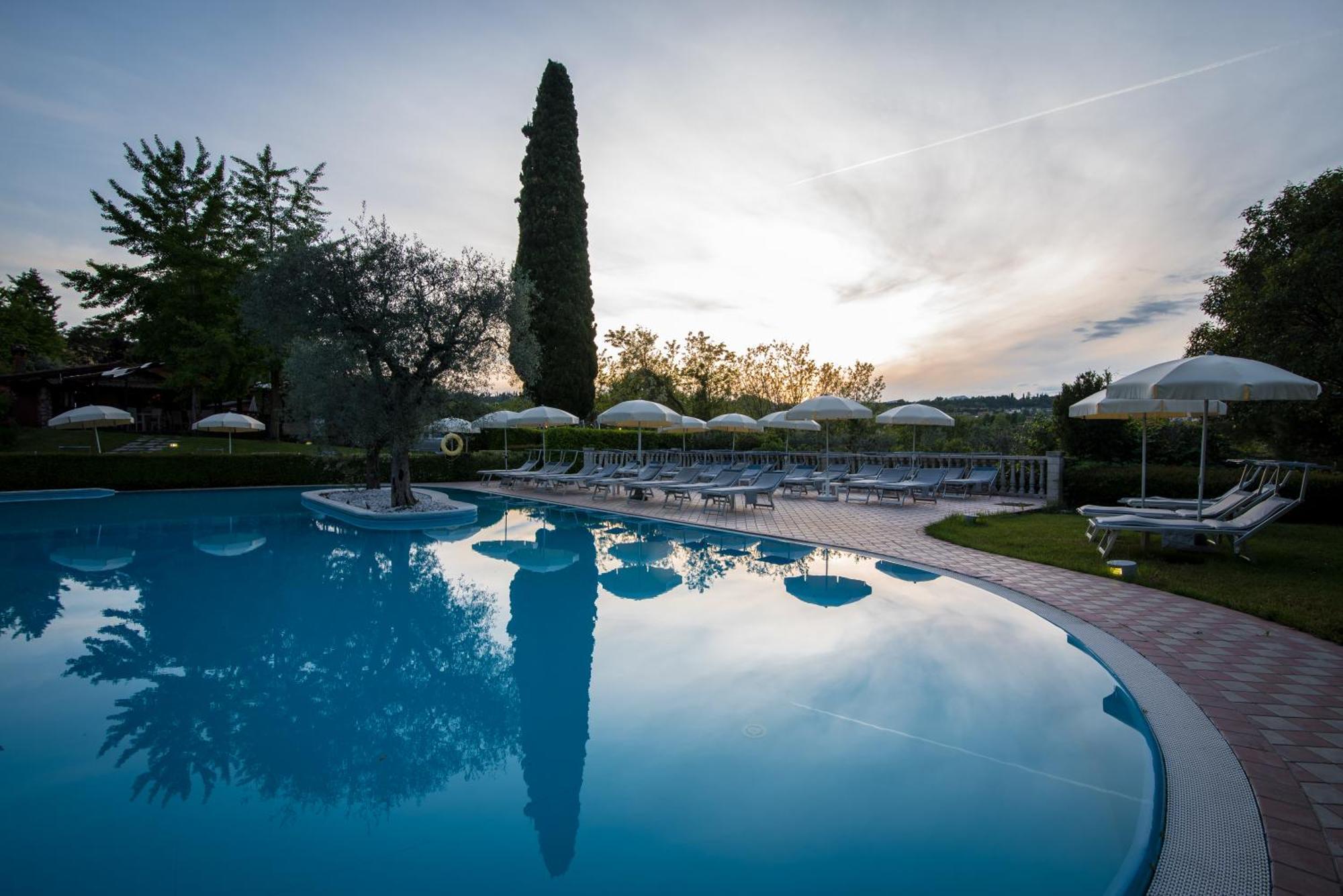 Hotel Porta Del Sole Soiano Del Lago Bagian luar foto