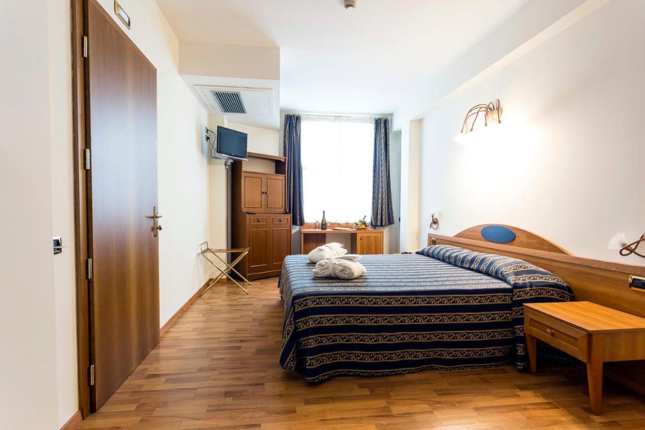 Hotel Porta Del Sole Soiano Del Lago Bagian luar foto